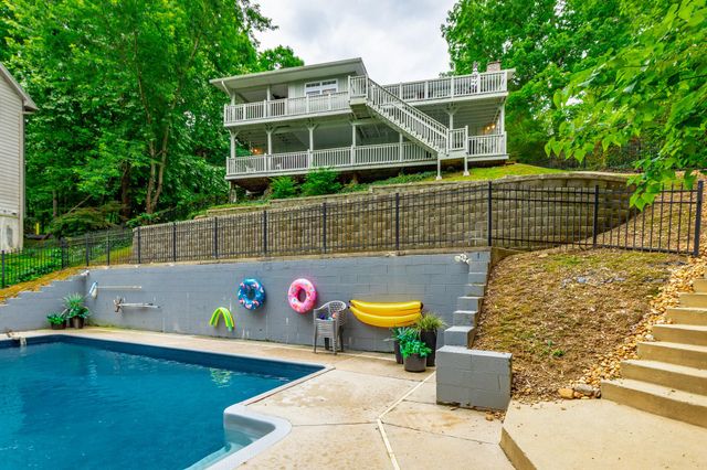 1043 Clift Cave Drive, Soddy Daisy, TN 37379