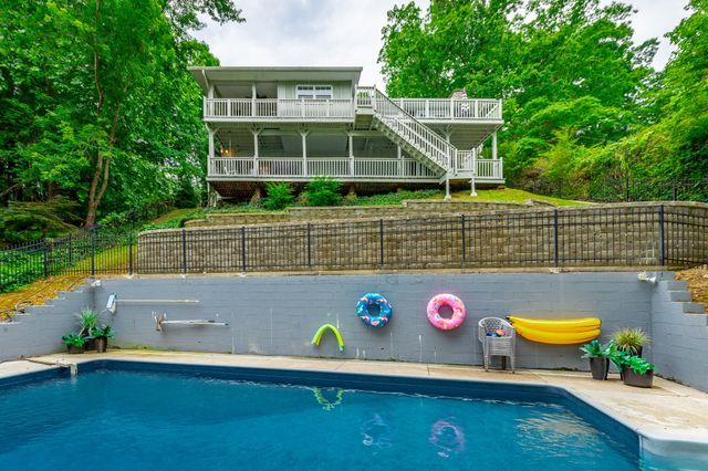 1043 Clift Cave Drive, Soddy Daisy, TN 37379