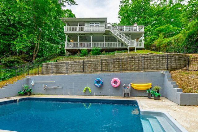 1043 Clift Cave Drive, Soddy Daisy, TN 37379
