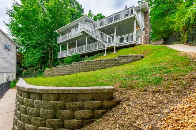 1043 Clift Cave Drive, Soddy Daisy, TN 37379