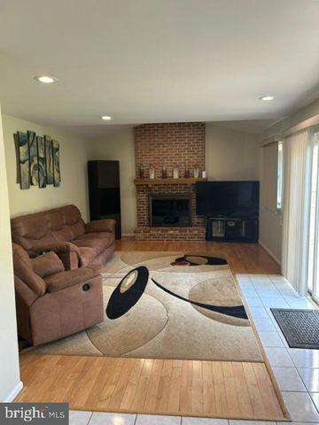 2067 E WELLINGTON RD, Newtown, PA 18940