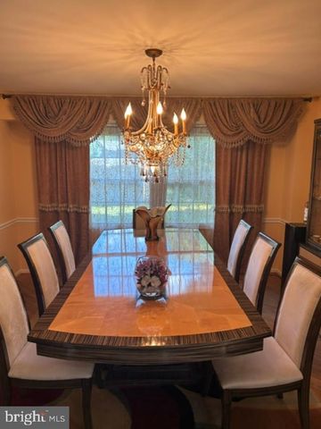 2067 E WELLINGTON RD, Newtown, PA 18940