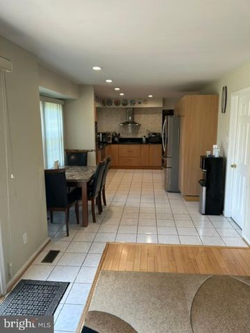 2067 E WELLINGTON RD, Newtown, PA 18940