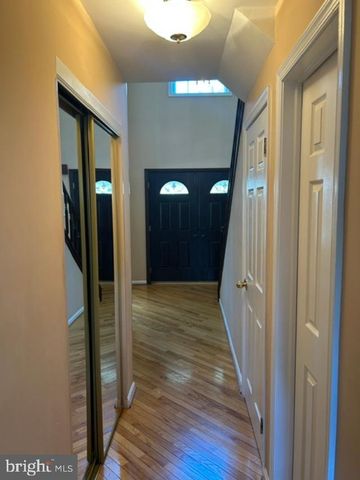 2067 E WELLINGTON RD, Newtown, PA 18940