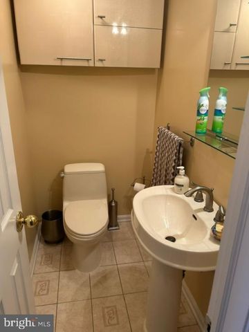 2067 E WELLINGTON RD, Newtown, PA 18940