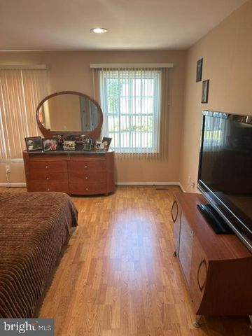 2067 E WELLINGTON RD, Newtown, PA 18940