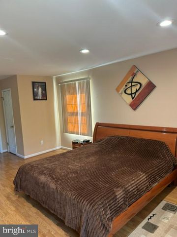 2067 E WELLINGTON RD, Newtown, PA 18940