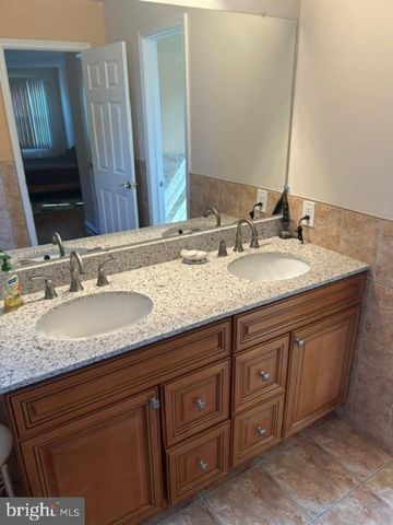 2067 E WELLINGTON RD, Newtown, PA 18940