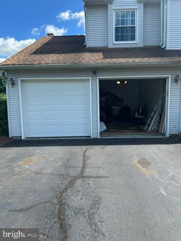 2067 E WELLINGTON RD, Newtown, PA 18940