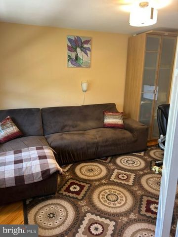 2067 E WELLINGTON RD, Newtown, PA 18940