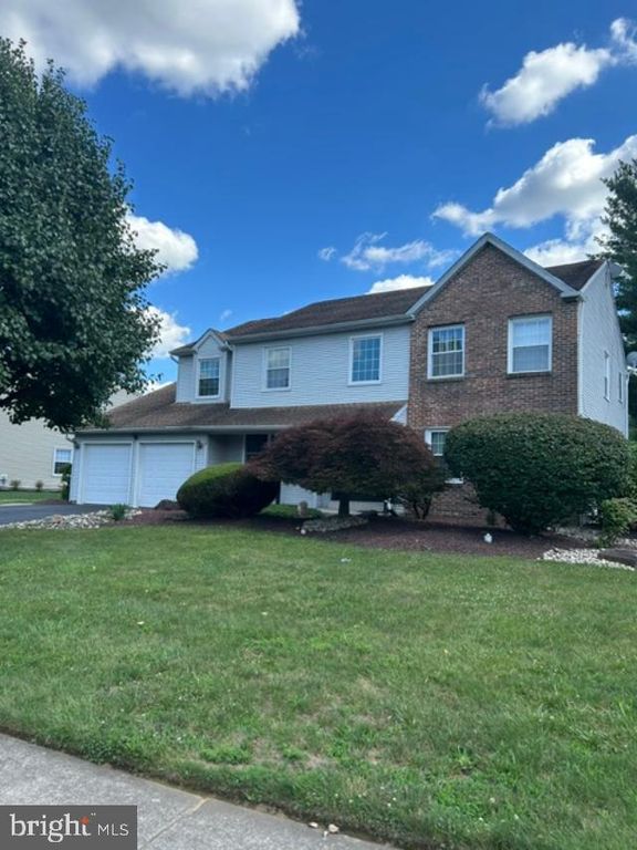 2067 E WELLINGTON RD, Newtown, PA 18940