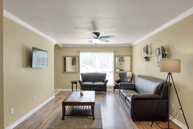 125 Pine Street, Prairie View, TX 77445