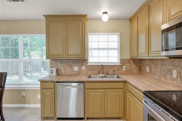 125 Pine Street, Prairie View, TX 77445
