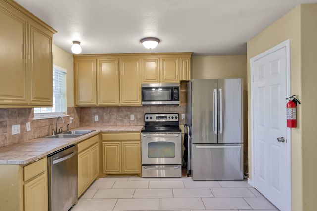 125 Pine Street, Prairie View, TX 77445