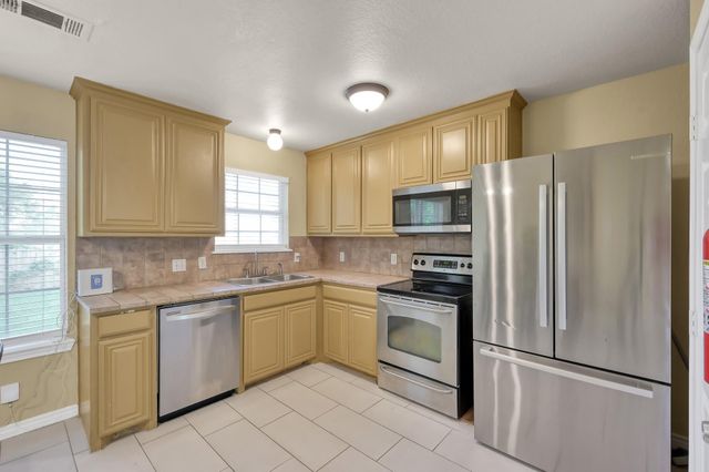 125 Pine Street, Prairie View, TX 77445