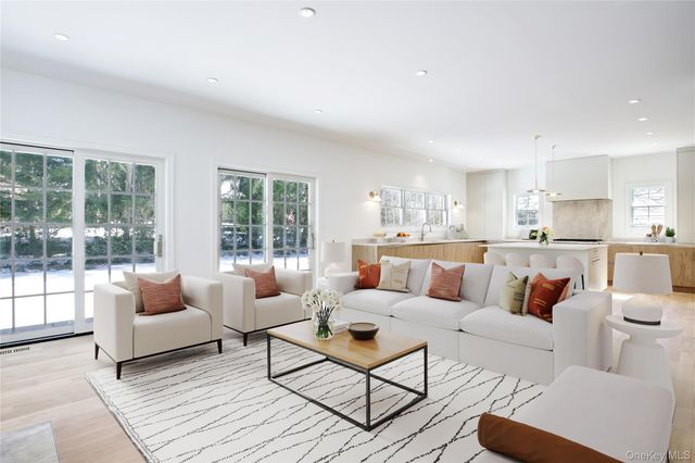 409 Abbey Road, Manhasset, NY 11030