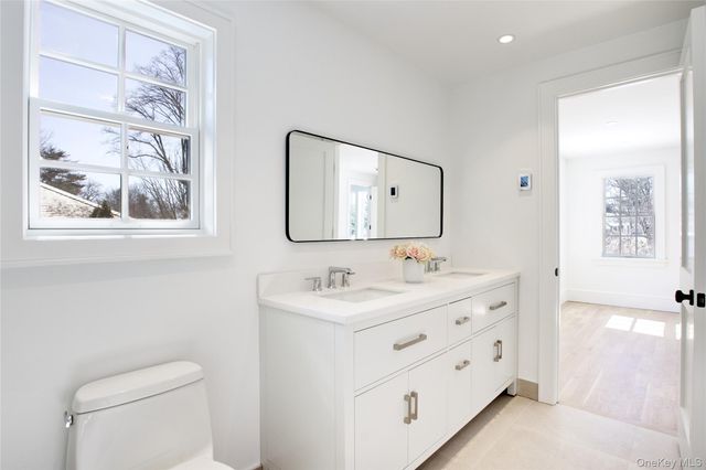 409 Abbey Road, Manhasset, NY 11030