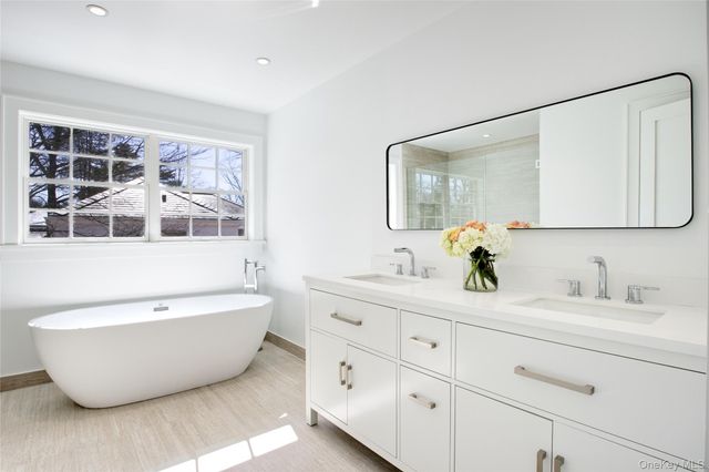 409 Abbey Road, Manhasset, NY 11030