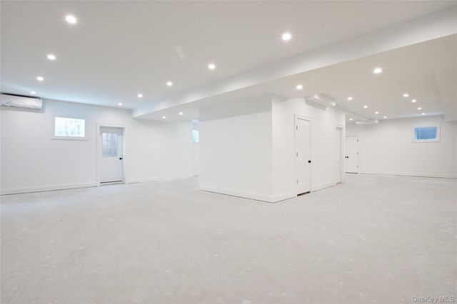 409 Abbey Road, Manhasset, NY 11030