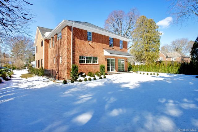 409 Abbey Road, Manhasset, NY 11030