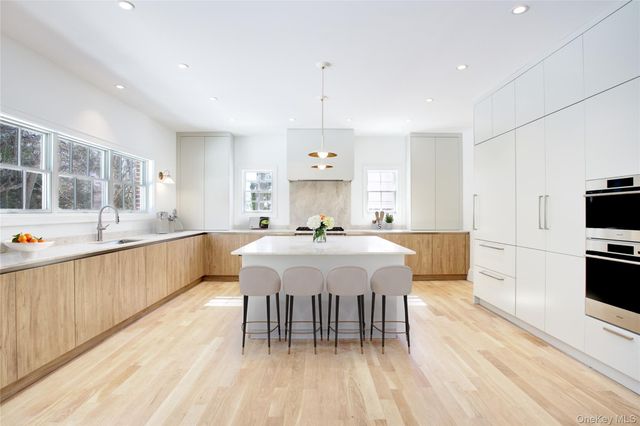 409 Abbey Road, Manhasset, NY 11030