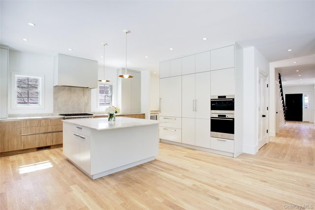 409 Abbey Road, Manhasset, NY 11030