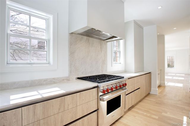 409 Abbey Road, Manhasset, NY 11030