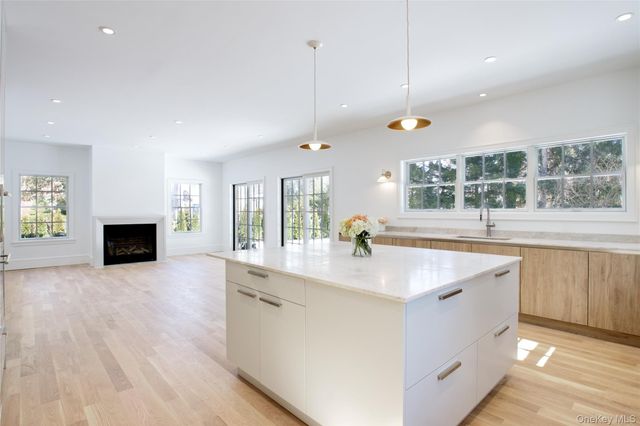 409 Abbey Road, Manhasset, NY 11030