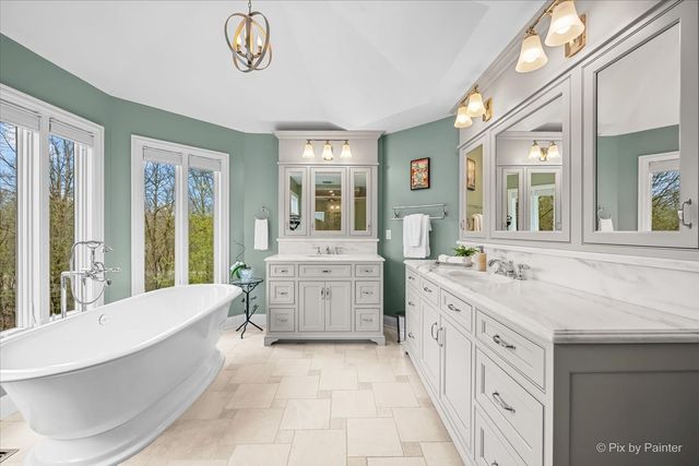 25089 N Pawnee Road, Barrington, IL 60010