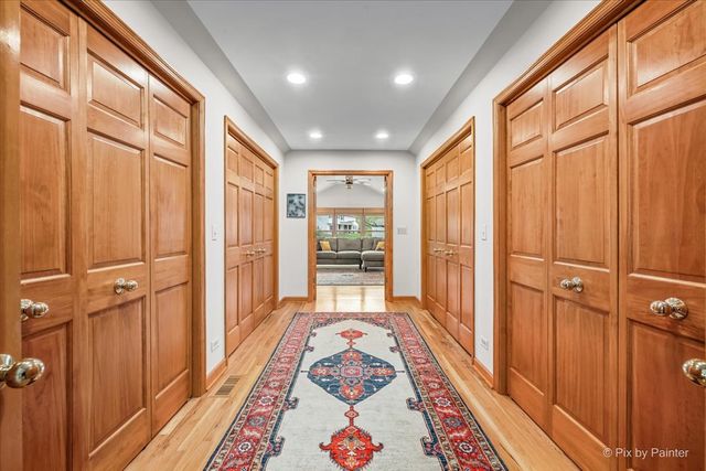 25089 N Pawnee Road, Barrington, IL 60010