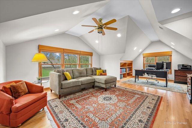 25089 N Pawnee Road, Barrington, IL 60010