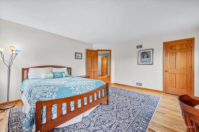 25089 N Pawnee Road, Barrington, IL 60010