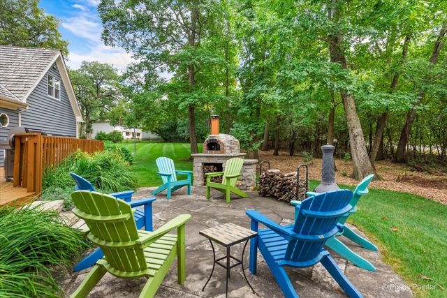 25089 N Pawnee Road, Barrington, IL 60010