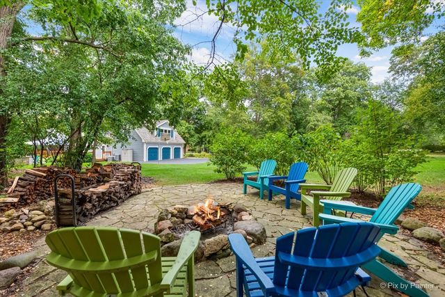 25089 N Pawnee Road, Barrington, IL 60010