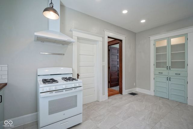 931 N Tacoma, Indianapolis, IN 46201