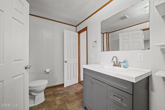 421 Conneaut Avenue, Bowling Green, OH 43402