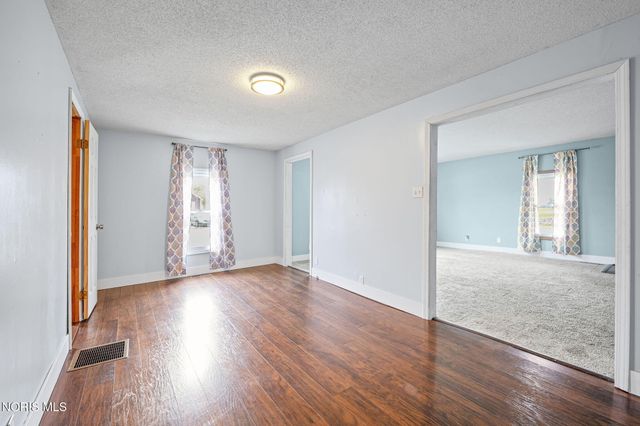 421 Conneaut Avenue, Bowling Green, OH 43402