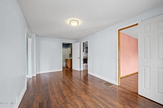 421 Conneaut Avenue, Bowling Green, OH 43402