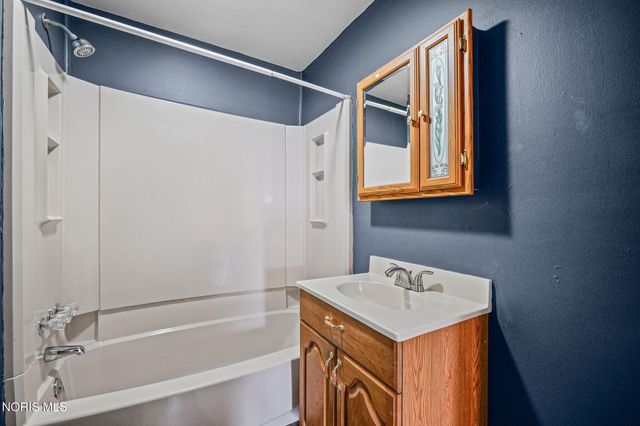 421 Conneaut Avenue, Bowling Green, OH 43402