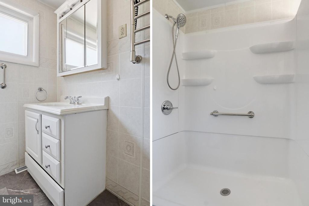 Image 15 of property listing at 2060 SANDALWOOD CT, York, PA 17404