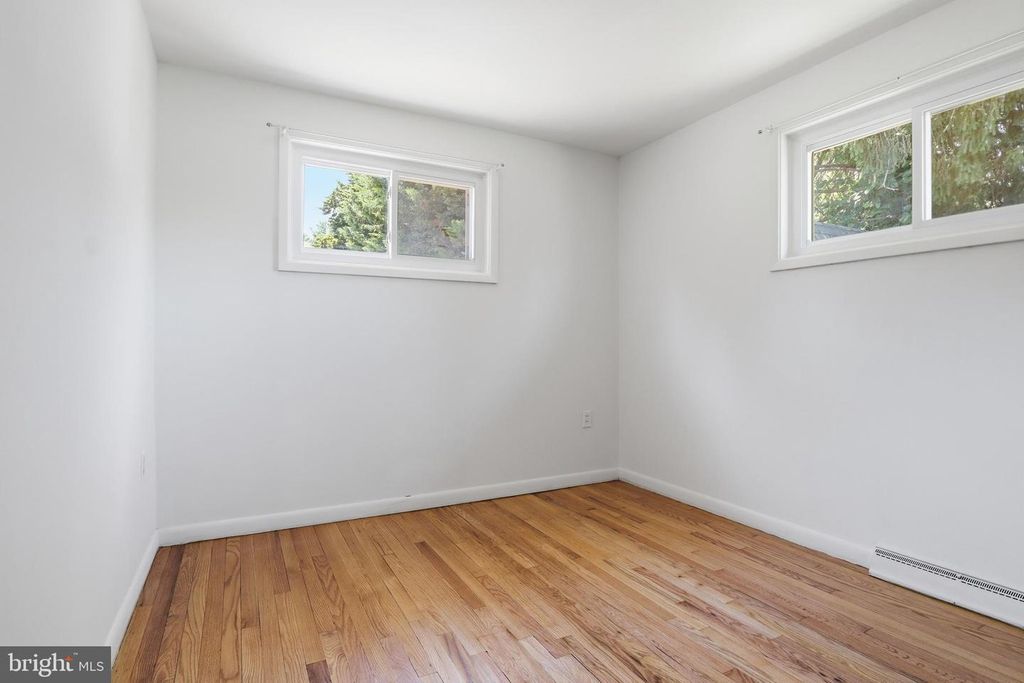 Image 17 of property listing at 2060 SANDALWOOD CT, York, PA 17404