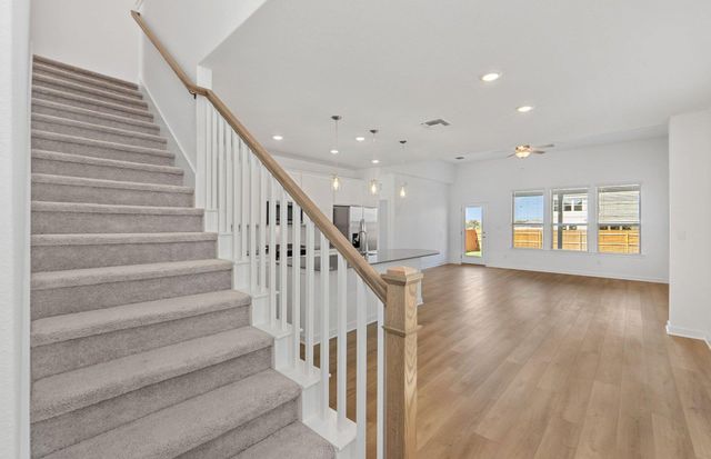 105 Ventura DR, Liberty Hill, TX 78642