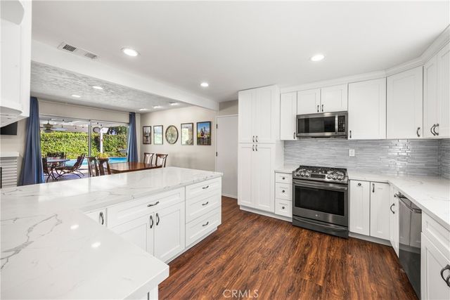 221 Phlox Avenue, Redlands, CA 92373
