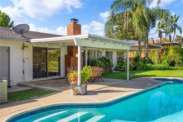 221 Phlox Avenue, Redlands, CA 92373
