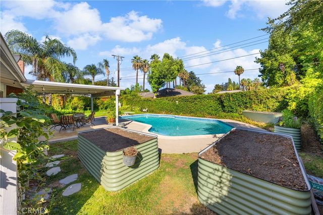 221 Phlox Avenue, Redlands, CA 92373