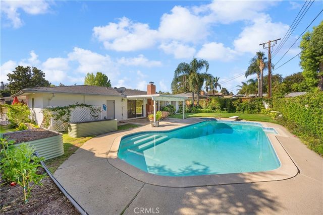 221 Phlox Avenue, Redlands, CA 92373