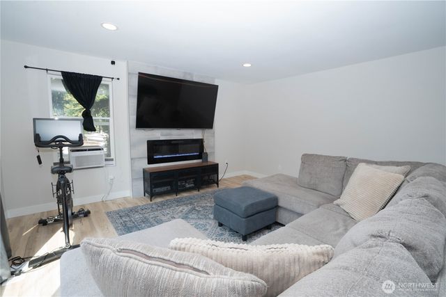 18830 108th Avenue SE, Renton, WA 98055