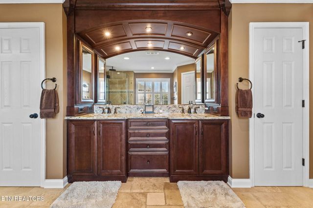 105 Center Park Lane, Oak Ridge, TN 37830