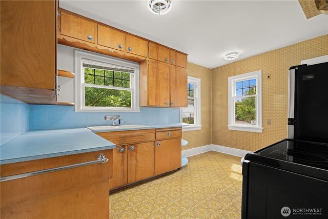 8311 3rd Avenue NW, Seattle, WA 98117