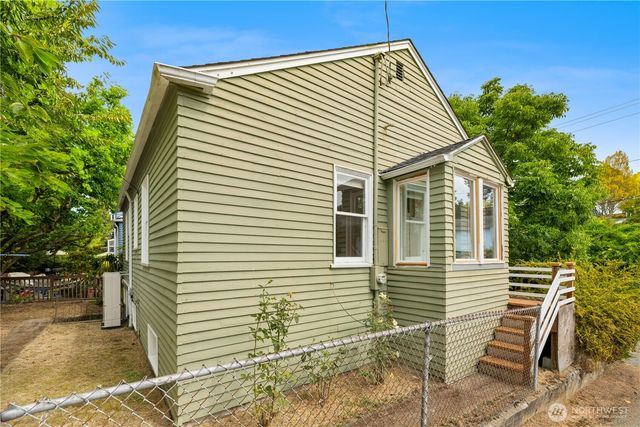 8311 3rd Avenue NW, Seattle, WA 98117